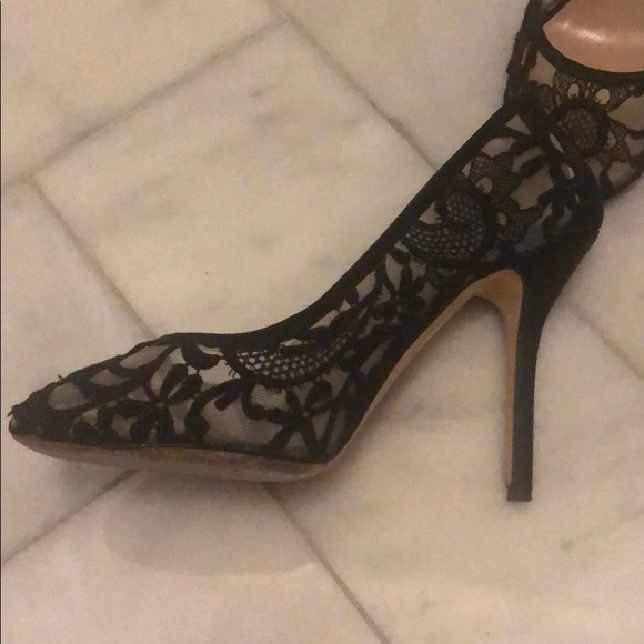 Oscar De La Renta lace heels - Picture 2 of 5